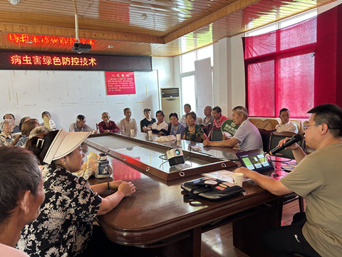 李新品种新技术试验示范岗位专家到昭化开展病虫害绿色防控技术培训
