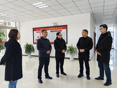 科协党组书记谭一江来院慰问科技工作者2_副本.jpg