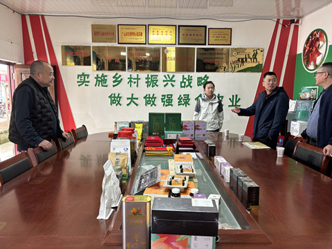 春季林下养鸡技术指导_副本.jpg